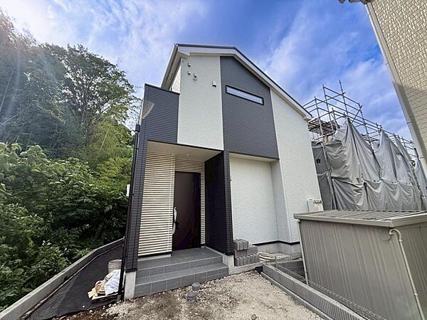陽射しと心地よい風が自慢の立地！新鮮な空気と光が広がる空間！生活を豊かにする大切なファクターです！　快適な住居がもたらす洗練された充足は生活に満足をあたえ、本当の豊かさを感じることができるでしょう！