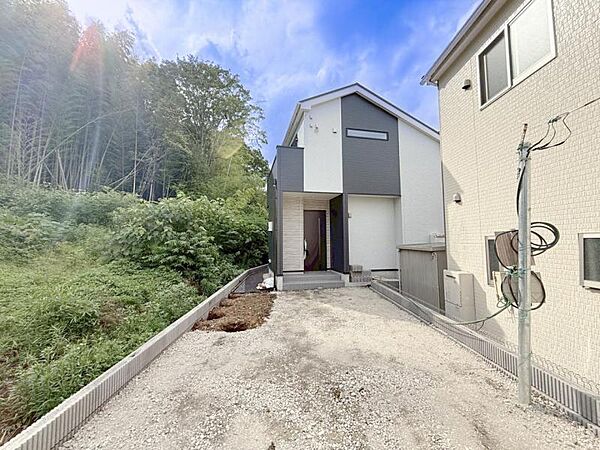 自慢したくなるマイホーム！流行に左右されない上質な佇まい！！　満たされる時間をじっくり堪能できそうです　洗練されたものにふれることでもっともっと『おうちじかん』が充実したものになるでしょう！