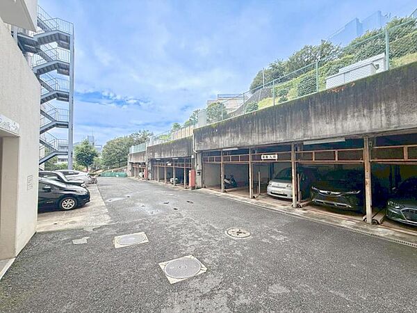 ～共用部の駐車場～
