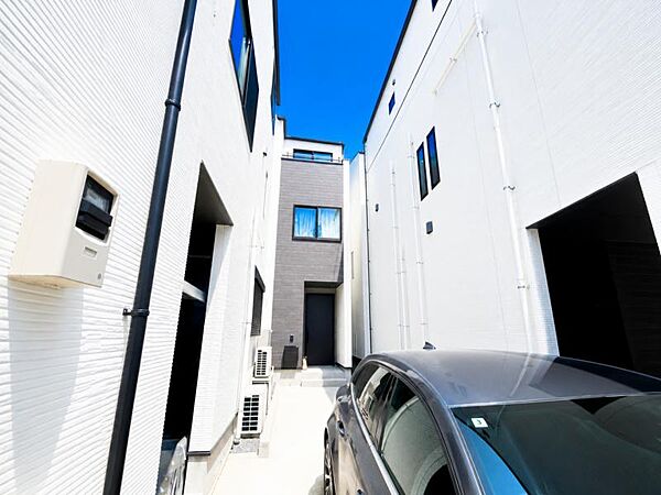 毎日のお散歩も楽しく緑に恵まれた静かな住環境となります！！！伸び伸びスローライフを叶えてくれる物件！自然豊富な季節の移ろいを身近に感じられる環境は空間に彩りを添えておしゃれな住空間を作り上げます！