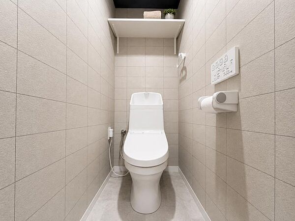 【トイレ】ウォシュレット、保温機能付き便座など充実の設備です　お掃除がしやすくストレスフリー！！