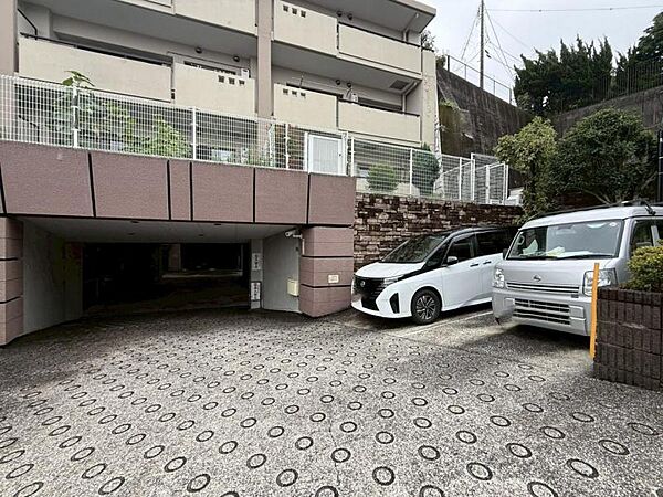開放感があり日当りも良好です！目の前に広がる開放感とゆとり。暮らしの夢を育む住まいがここにあります！穏やかな風と陽光を導き、プライバシーに配慮された設計プランで居住性を一段と心地よいものにしています！