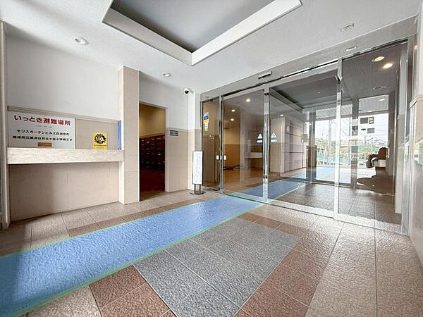 【エントランス】重厚感の溢れるエントランスはマンションの顔！帰宅時、来客時に誇れる空間を演出します！