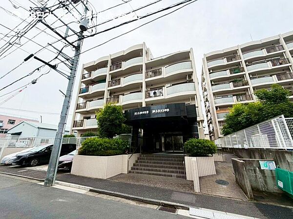【内外観】モダンできりっとした表情が特徴的な佇まい。きっと、見つかる。帰りたくなる家。