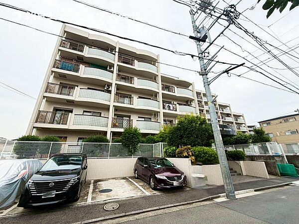 ●〇物件の陽当りや通風・仕様設備やお部屋の大きさの比較、近隣・周辺環境や街並みなど、資料には掲載していない情報が現地にはたくさんあります。資料だけで不動産を購入できるという方はいません。ぜひ現地へ〇●