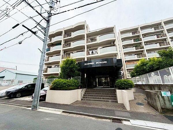 【内外観】毎日のお散歩も快適な緑に恵まれた閑静な住宅地は、伸び伸びスローライフを叶えてくれます。