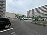 駐車場：平置きの駐車で車の車種を気にせず通勤も楽に！
