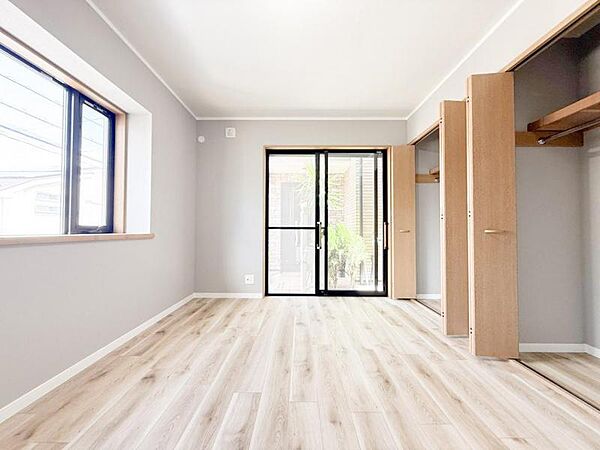 居室はひとり時間を過ごせる安らげるお部屋として活用できます！収納スペースあり！荷物が多くても十分！！ベッドや勉強机、テレビなどを置きたい場合におすすめ！！過ごす時間が長くてもゆったり過ごせそうですね！