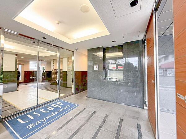 【エントランス】重厚感の溢れるエントランスはマンションの顔！帰宅時、来客時に誇れる空間を演出します！