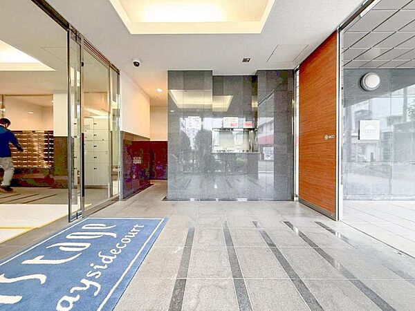 【エントランス】重厚感の溢れるエントランスはマンションの顔！帰宅時、来客時に誇れる空間を演出します！