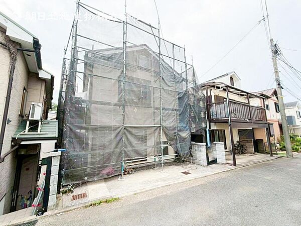開放感があり日当りも良好です！目の前に広がる開放感とゆとり。暮らしの夢を育む住まいがここにあります！穏やかな風と陽光を導き、プライバシーに配慮された設計プランで居住性を一段と心地よいものにしています！