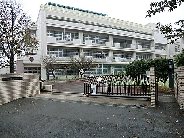 横浜市立錦台中学校まで約650ｍ