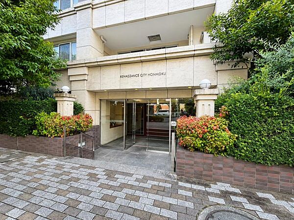 自然を感じられるしっかり管理されているエントランスで気分が良いです。？？？