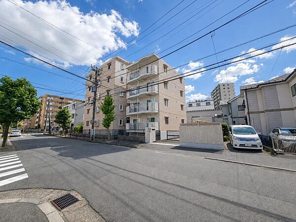 陽射しと心地よい風が自慢の立地！新鮮な空気と光が広がる空間！生活を豊かにする大切なファクターです！　快適な住居がもたらす洗練された充足は生活に満足をあたえ、本当の豊かさを感じることができるでしょう！