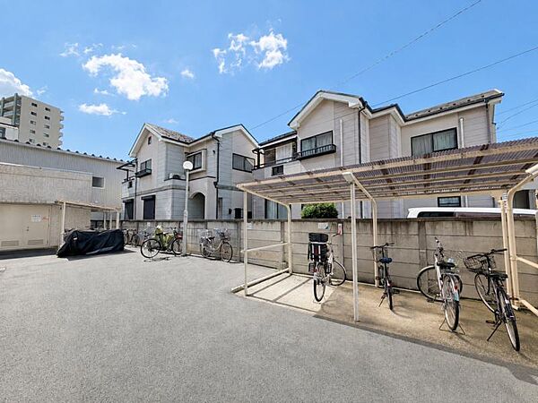 開放感があり日当りも良好です！目の前に広がる開放感とゆとり。暮らしの夢を育む住まいがここにあります！穏やかな風と陽光を導き、プライバシーに配慮された設計プランで居住性を一段と心地よいものにしています！