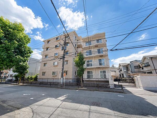 閑静な住宅地の立地の為、気持ちよく過ごすことが出来そうです！やさしい陽とやわらかな風が生活を彩ります　ゆとりがあり、心地よく落ち着いて過ごせる日常は次世代にもつなげていきたい大切な資産です！