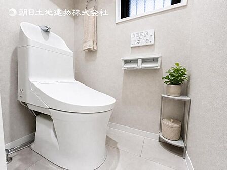 【トイレ】ウォシュレット、保温機能付き便座など充実の設備です お掃除がしやすくストレスフリー!!