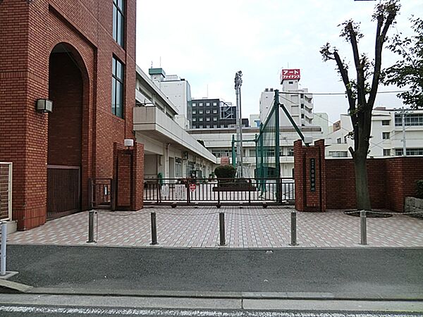 横浜市立横浜吉田中学校まで約570ｍ