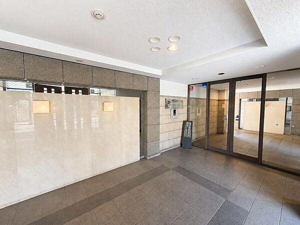 重厚感の溢れるエントランスはマンションの顔！帰宅時、来客時に誇れる空間を演出します！