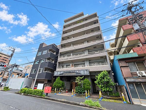 開放感があり日当りも良好です！目の前に広がる開放感とゆとり。暮らしの夢を育む住まいがここにあります！穏やかな風と陽光を導き、プライバシーに配慮された設計プランで居住性を一段と心地よいものにしています！