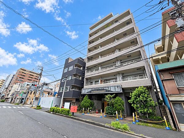 緑に恵まれたエリアで、自然に包まれた穏やかな暮らしを実現！！緑の潤いを感じながらホッと生活できそう。四季の移り変わりを感じられる贅沢な空間で、暮らしの夢を育む、あらたな住生活をスタートしてみませんか？