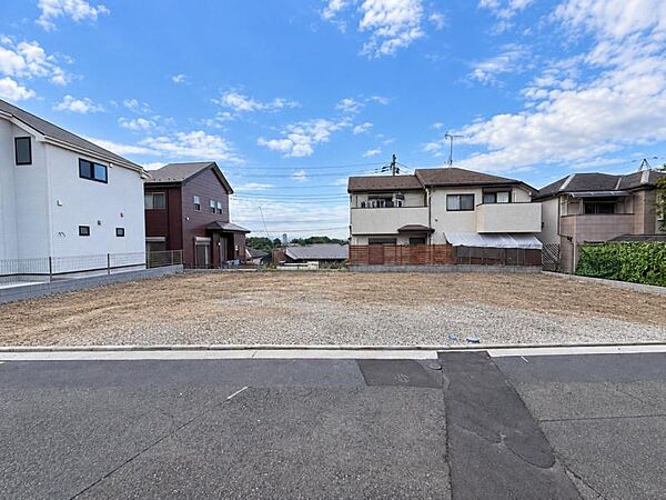 毎日のお散歩も楽しく緑に恵まれた静かな住環境となります！！！伸び伸びスローライフを叶えてくれる物件！自然豊富な季節の移ろいを身近に感じられる環境は空間に彩りを添えておしゃれな住空間を作り上げます！