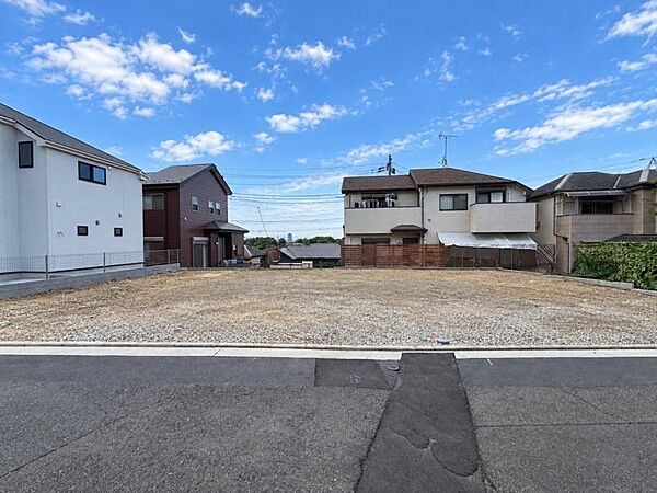 閑静な住宅地の立地の為、気持ちよく過ごすことが出来そうです！やさしい陽とやわらかな風が生活を彩ります　ゆとりがあり、心地よく落ち着いて過ごせる日常は次世代にもつなげていきたい大切な資産です！