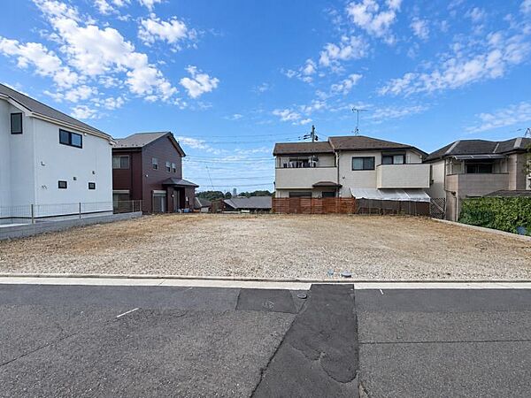 閑静な住宅地の立地の為、気持ちよく過ごすことが出来そうです！やさしい陽とやわらかな風が生活を彩ります　ゆとりがあり、心地よく落ち着いて過ごせる日常は次世代にもつなげていきたい大切な資産です！