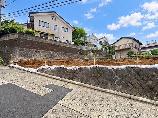 陽射しと心地よい風が自慢の立地！新鮮な空気と光が広がる空間！生活を豊かにする大切なファクターです！　快適な住居がもたらす洗練された充足は生活に満足をあたえ、本当の豊かさを感じることができるでしょう！