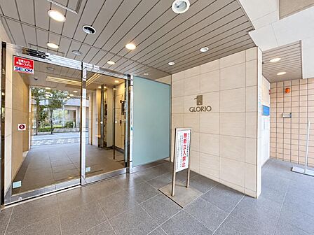 【エントランス】重厚感の溢れるエントランスはマンションの顔!帰宅時、来客時に誇れる空間を演出します!