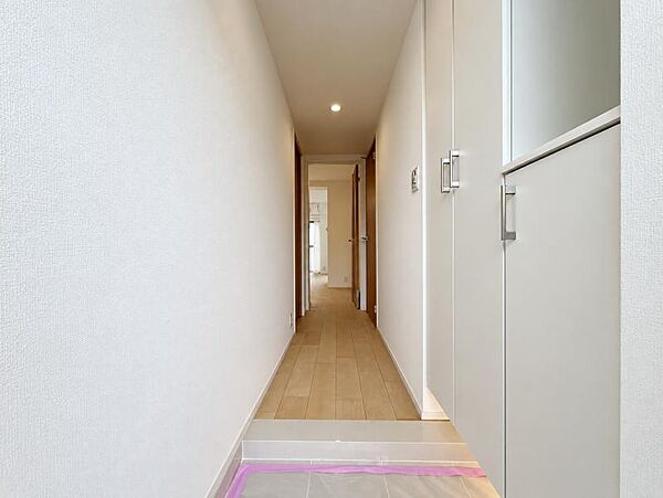 毎日の出入りを気持ちよく迎える、明るい玄関です。※一部CGです