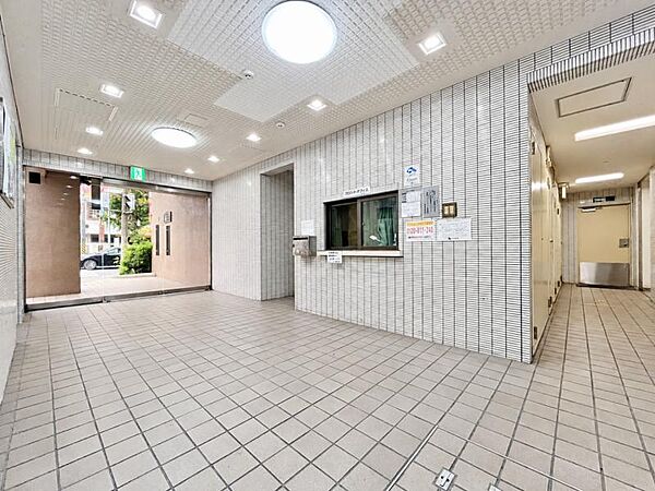 エントランスを潜ると清潔感あるロビーが広がります。※一部CGです