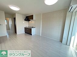 エバービューティクル 2階1LDKのリビング/ダイニング