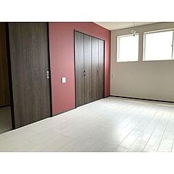 ＡＮＩＭＡＬ　ＫＩＮＧＤＯＭ 2階1LDKのリビング/ダイニング