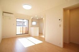 トーサムポロI 2階1LDKのリビング/ダイニング