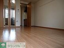 グレイシャス 1階1Kのリビング/ダイニング