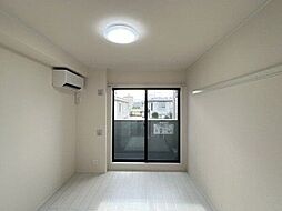 RS Residence 102 1階ワンルームのリビング/ダイニング