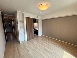 プール・モエ 106 1階1Kのリビング/ダイニング