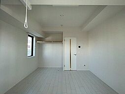 Brighton East 801 8階1Kのリビング/ダイニング