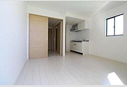 ハリースローリー 102 1階1LDKのリビング/ダイニング