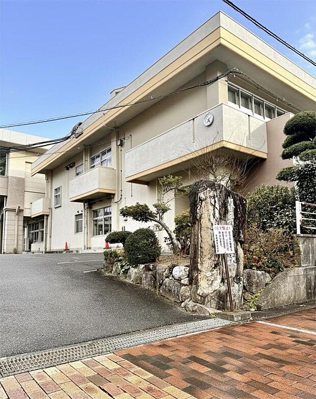 篠栗町立篠栗中学校(1441m)