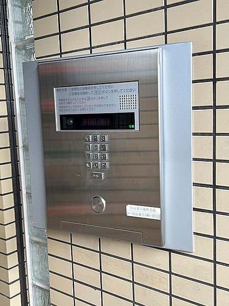 オートロックシステムで、住まいの安心感を高めます。日々の暮らしを快適にサポートします。