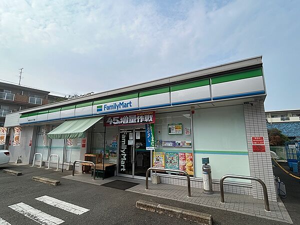 ファミリーマート 春日桜ヶ丘八丁目店（172m）