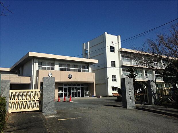 篠栗町立北勢門小学校(833m)