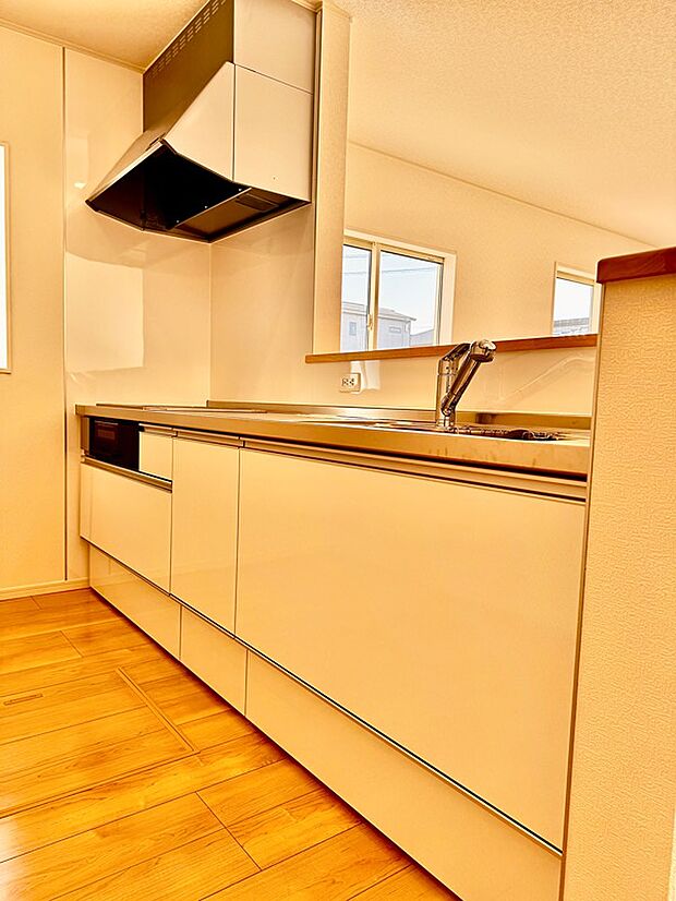 キッチンも白を基調としていて、清潔感のある仕様になっています