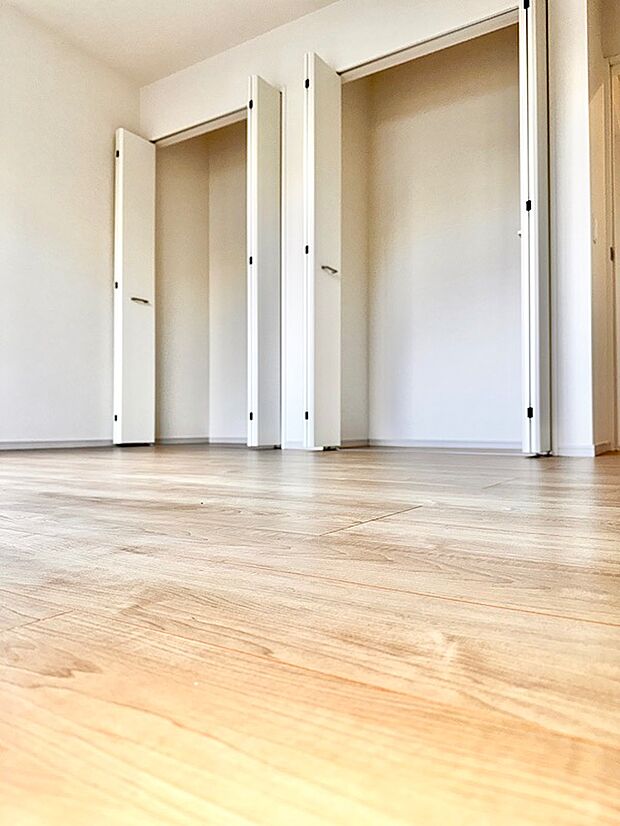 洋室7.5帖の収納です