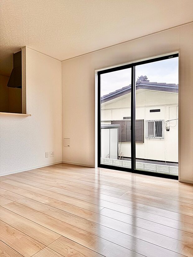 ダイニングです。東側に大きな窓がります。