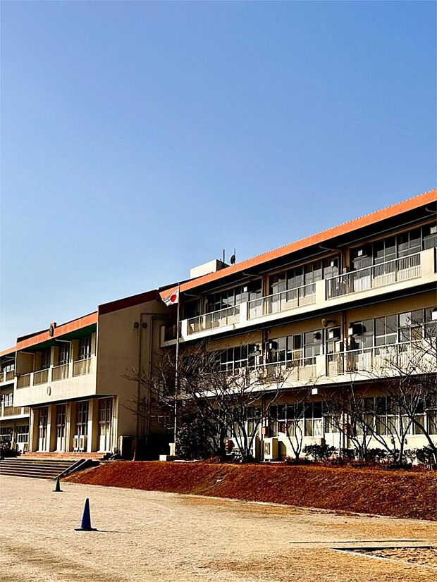 須恵町立須恵東中学校（2900m）