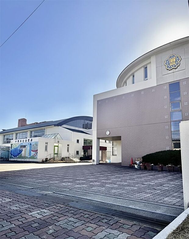 須恵町立須恵第三小学校（671m）