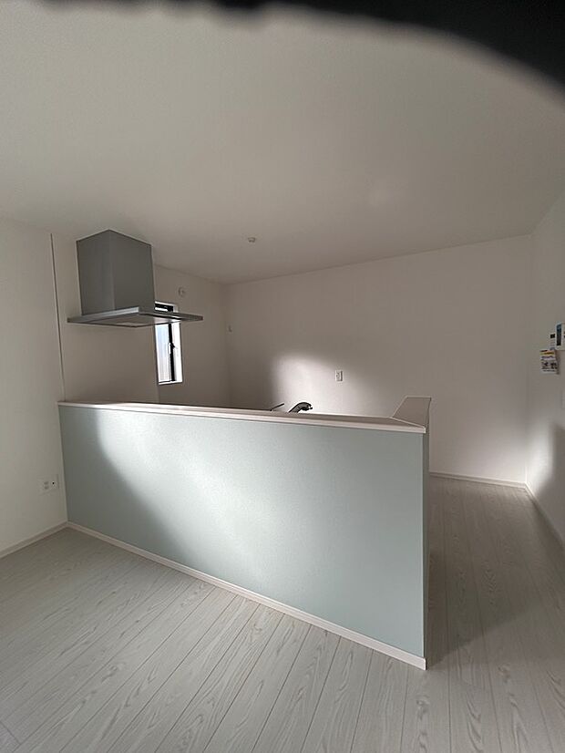 対面カウンターキッチンで家事をしながら家族との会話も弾みます。